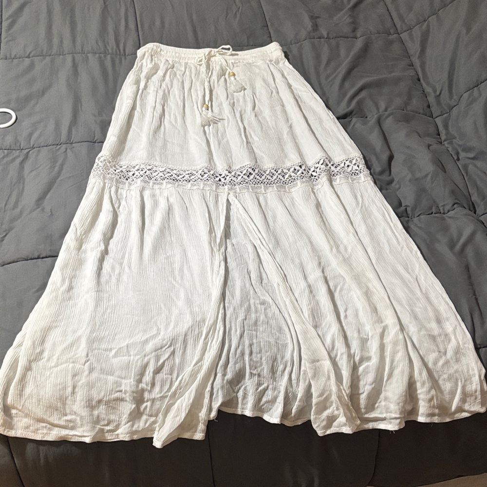 Chic White Maxi Skirt with Lace Detail